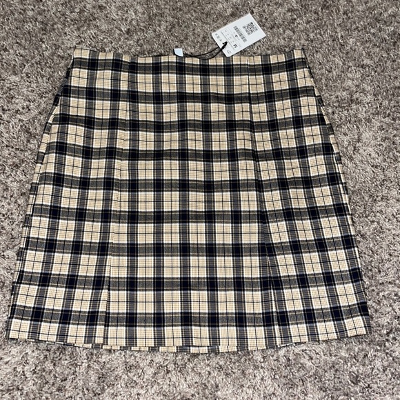 Stradivarius medium NWT plaid skirt - Picture 1 of 3